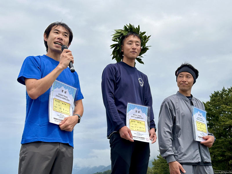 写真；男子表彰台