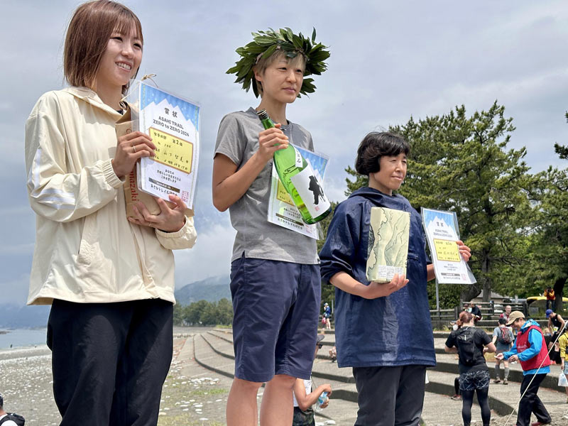 写真；女子表彰台